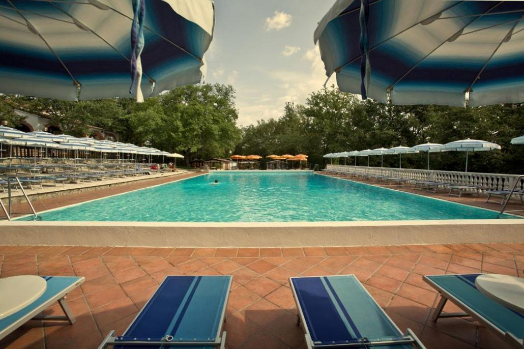 Luxor Chianti Glamping Village คาสเตลลินาอินเคียนติ ภายนอก รูปภาพ